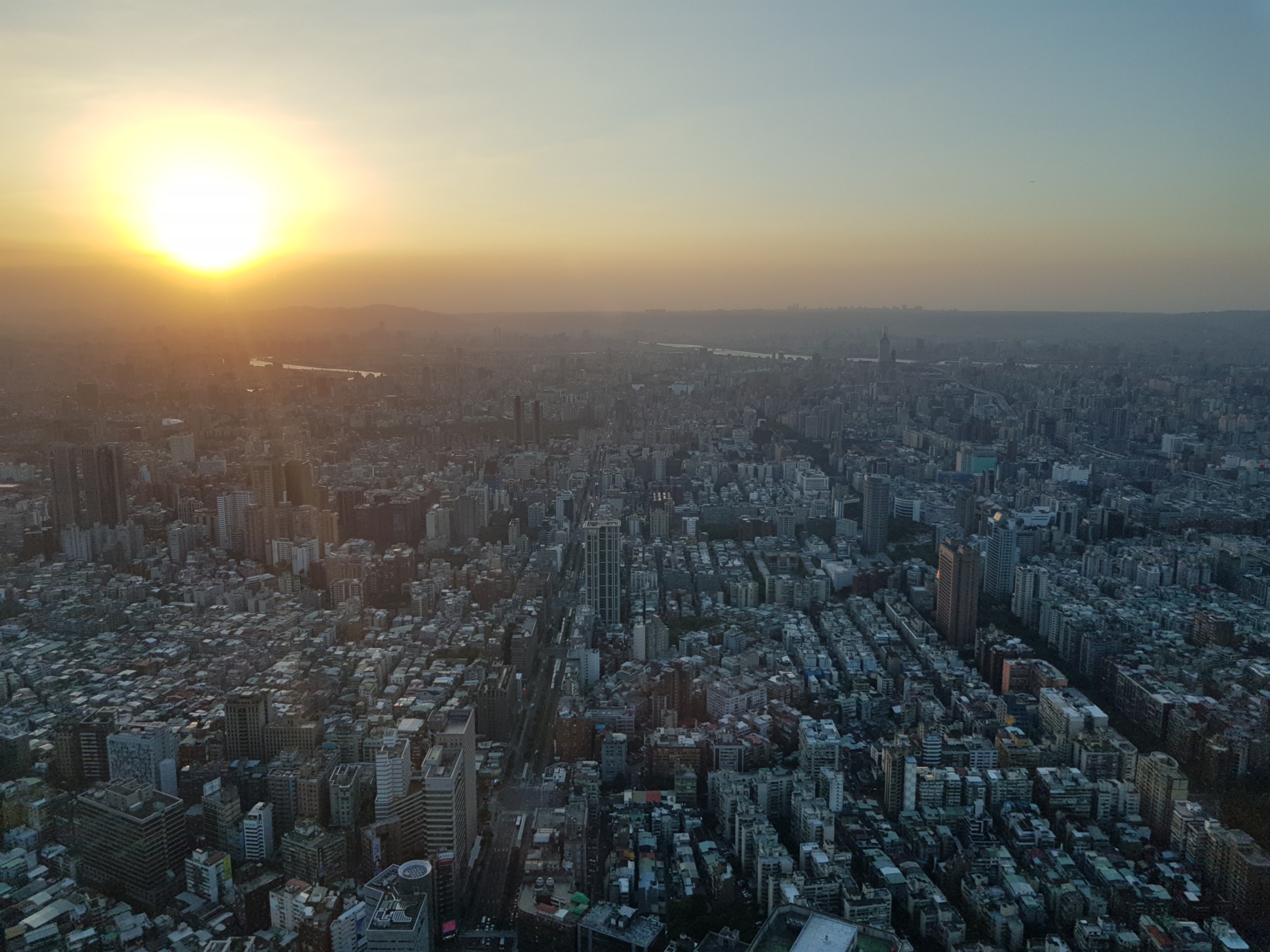 Coucher de soleil sur la ville