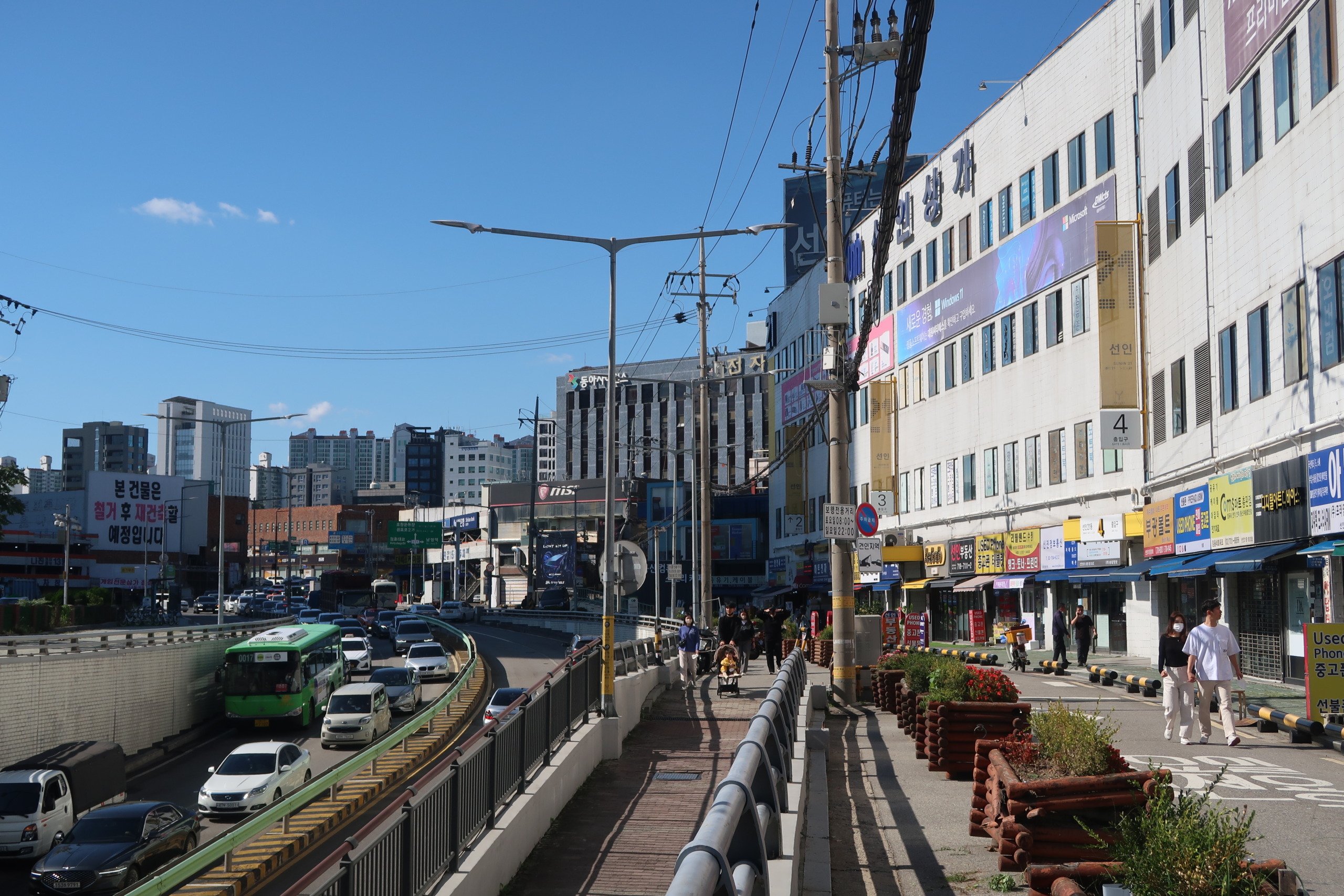 a street in yongsan district, seoul